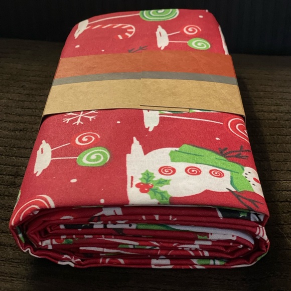 Holiday Tablecloth - Spill Resistant โ MUKitchen - Picture 11 of 13